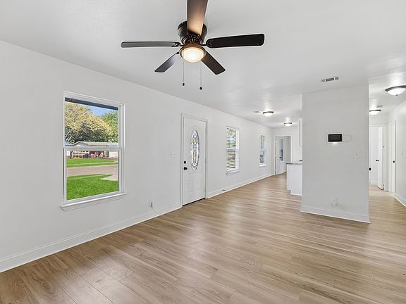 4th image of 820 Grande Dr