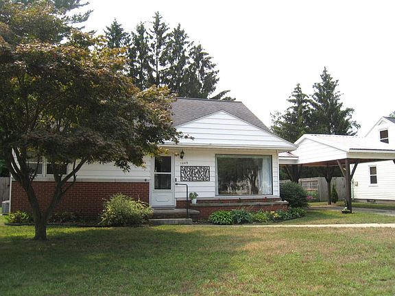 2nd image of 1049 W Summit Ave