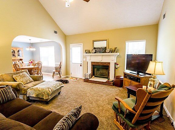 2nd image of 213 Cambridge Dr