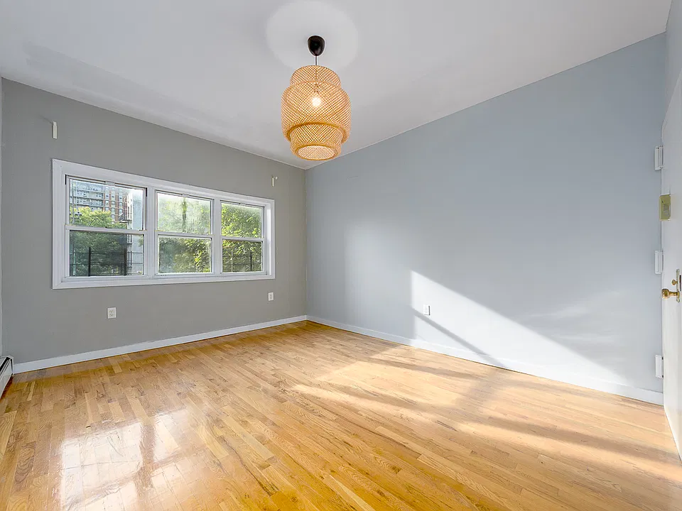 123 Powell St #2R