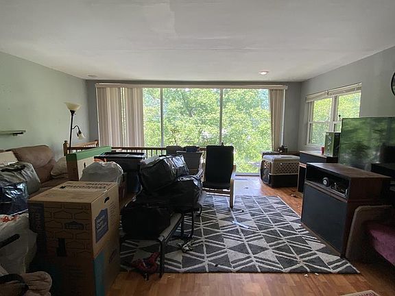 3rd image of 144 Perry St