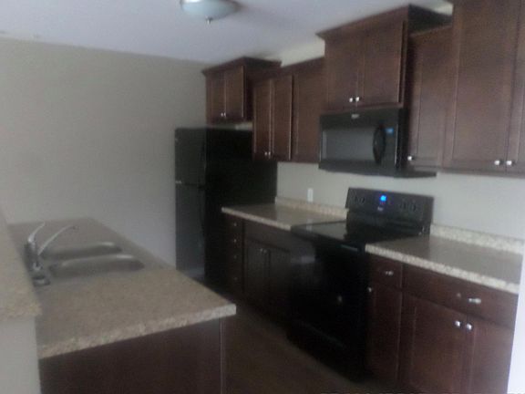 5th image of 320 Allan Ave APT 217