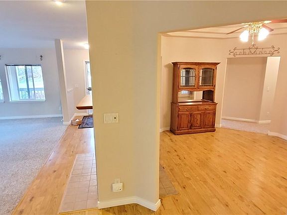 4th image of 22394 Nita Ln
