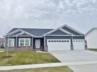 54 Brookstone Cir, Bloomington, IL 61704