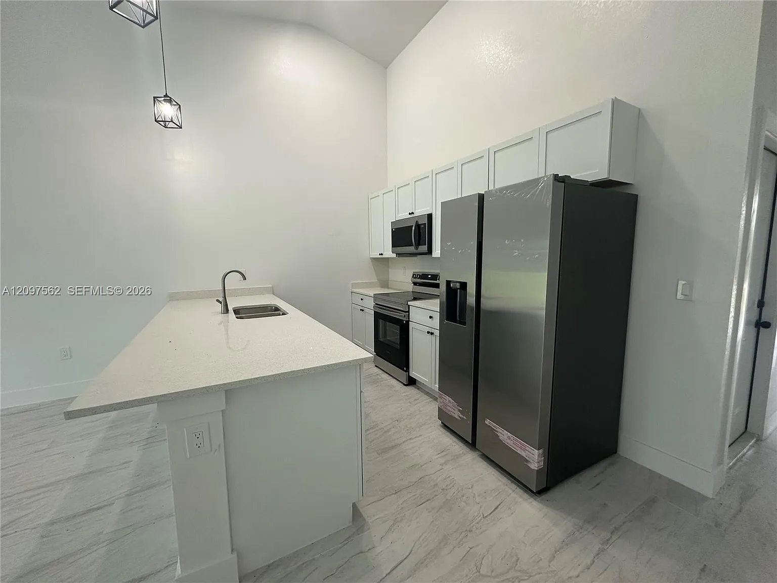 3 bed, 2.0 bath, 1183 sqft, $1,600 — Photo 4
