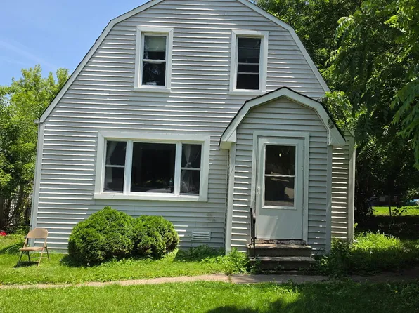 1611 N Pleasant Dr, Round Lake Beach, IL 60073