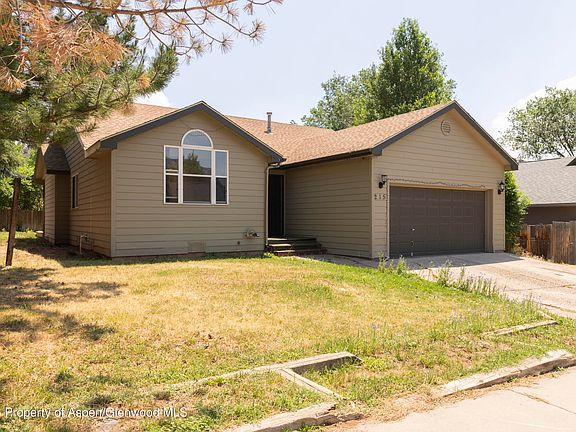 3rd image of 215 Lupine Dr
