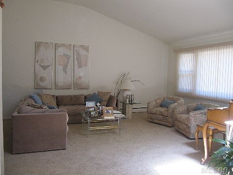 3rd image of 730 Maxwell Dr