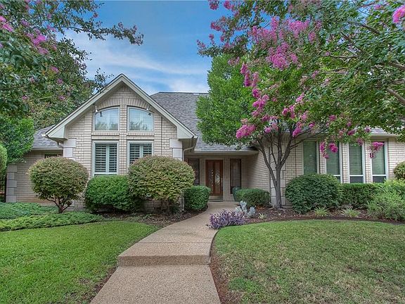 3rd image of 6736 Castle Creek Dr