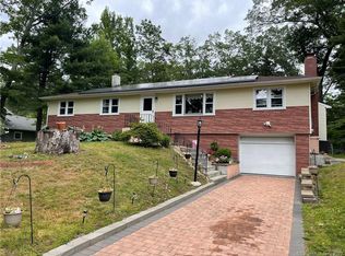 16 Elizabeth Rd, Hamden, CT 06514