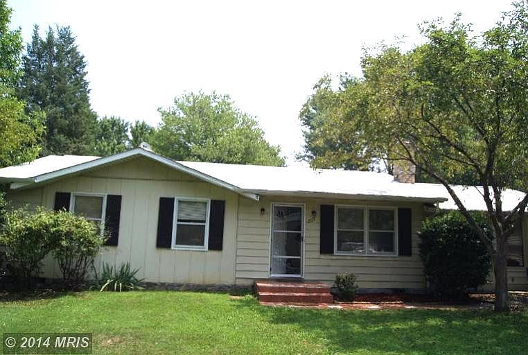 1st image of 207 Oakridge Dr