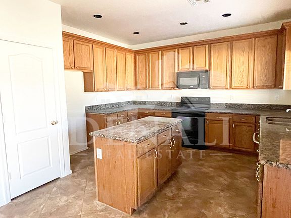 5th image of 144 S 108th Dr