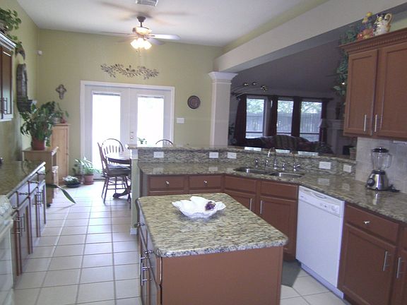 2nd image of 4934 Lake Livingston Dr