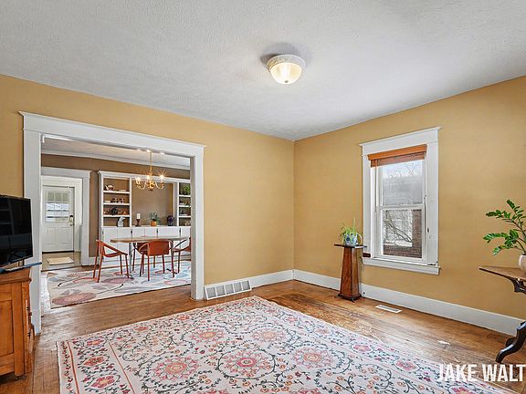2nd image of 1125 Veto St NW