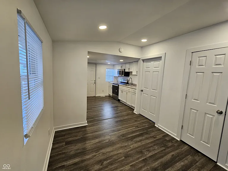 2121 Webb St — Photo 5