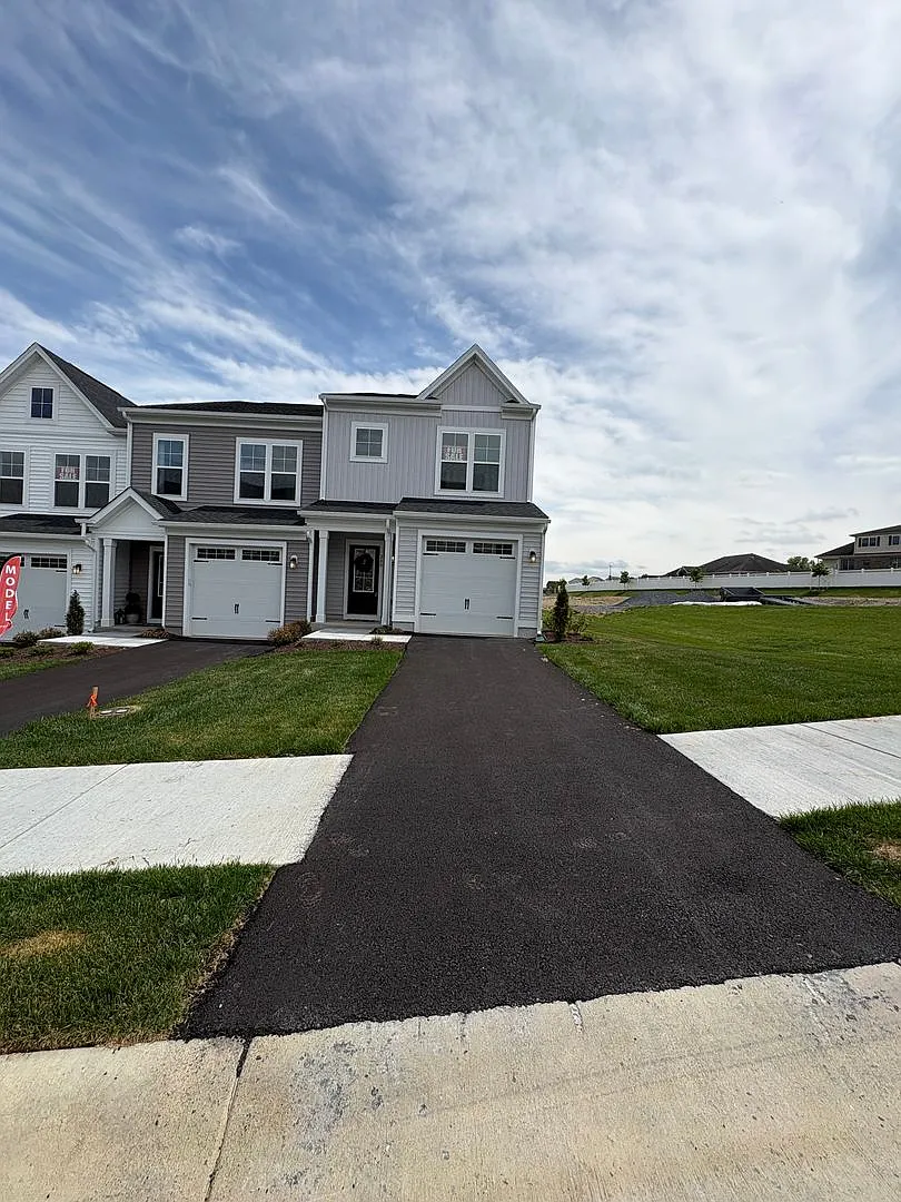 Building Photo - 200 Scarlet Maple Ln
