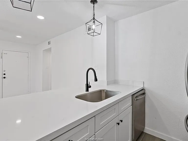 1503 Alpine Cir #B — Photo 9
