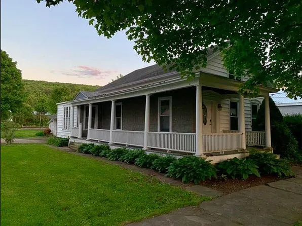 17 Mechanic St, Oxford, NY 13830