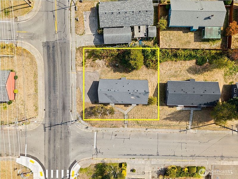 3rd image of 3332 & 3334 Halverson Avenue
