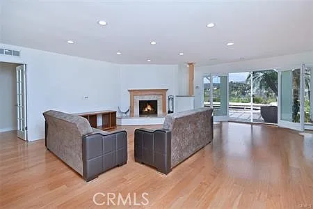 4 bed, 2280 sqft, $6,500 — Photo 4