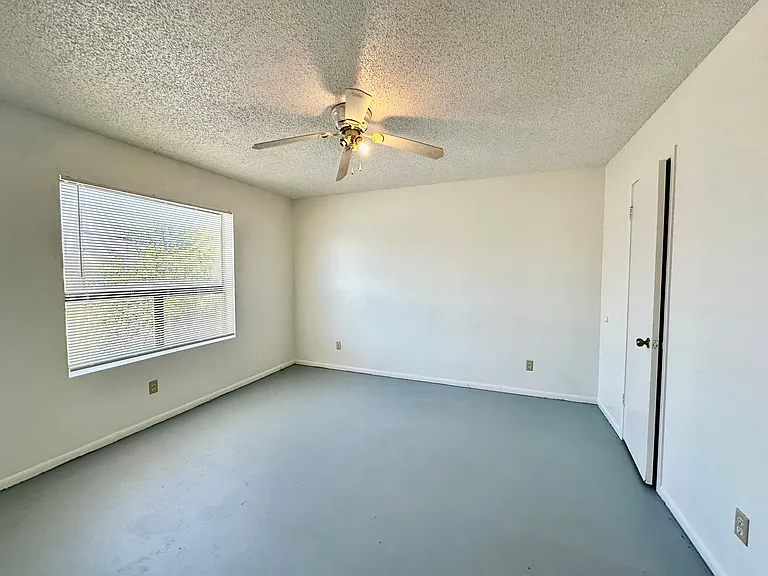 1128 E. Main St Apts. — Photo 4