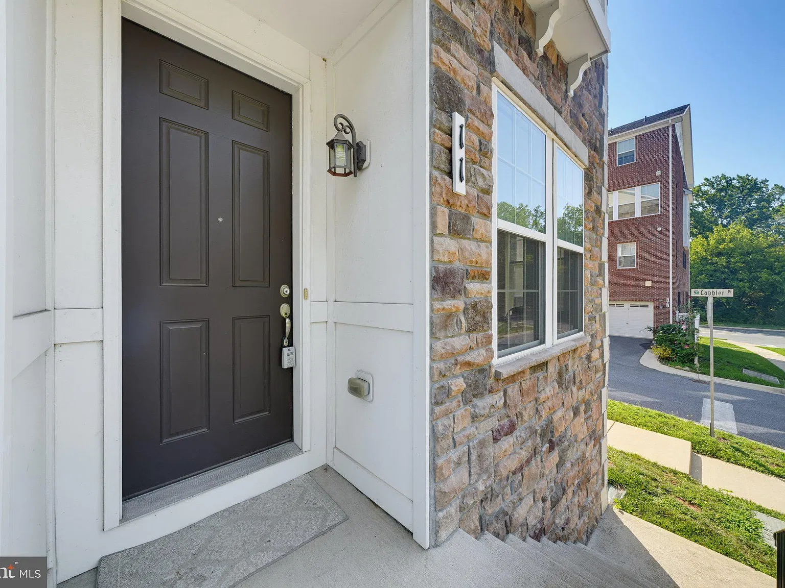 4 bed, 3.5 bath, 2296 sqft, $3,300 — Photo 3