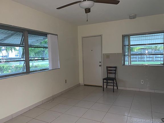 3rd image of 306 N 58th Ave #1