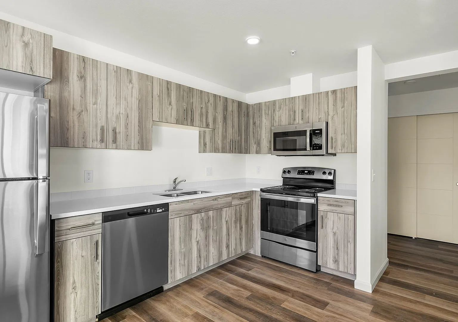 Oxbow Flats 3 Bedroom Apartment — Photo 1
