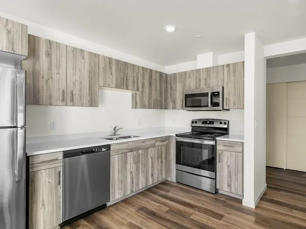 960 W Felicity Ln APT 201, Sisters, OR 97759