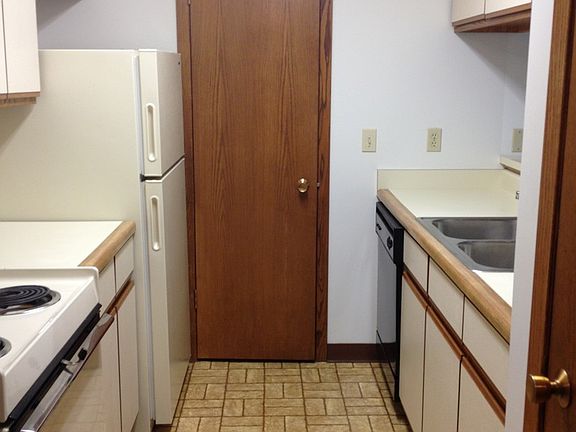 2nd image of 945 D St APT 11