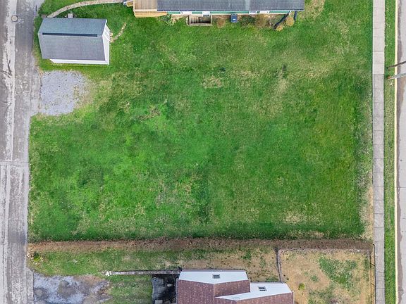 2nd image of 904 Dudley Ave