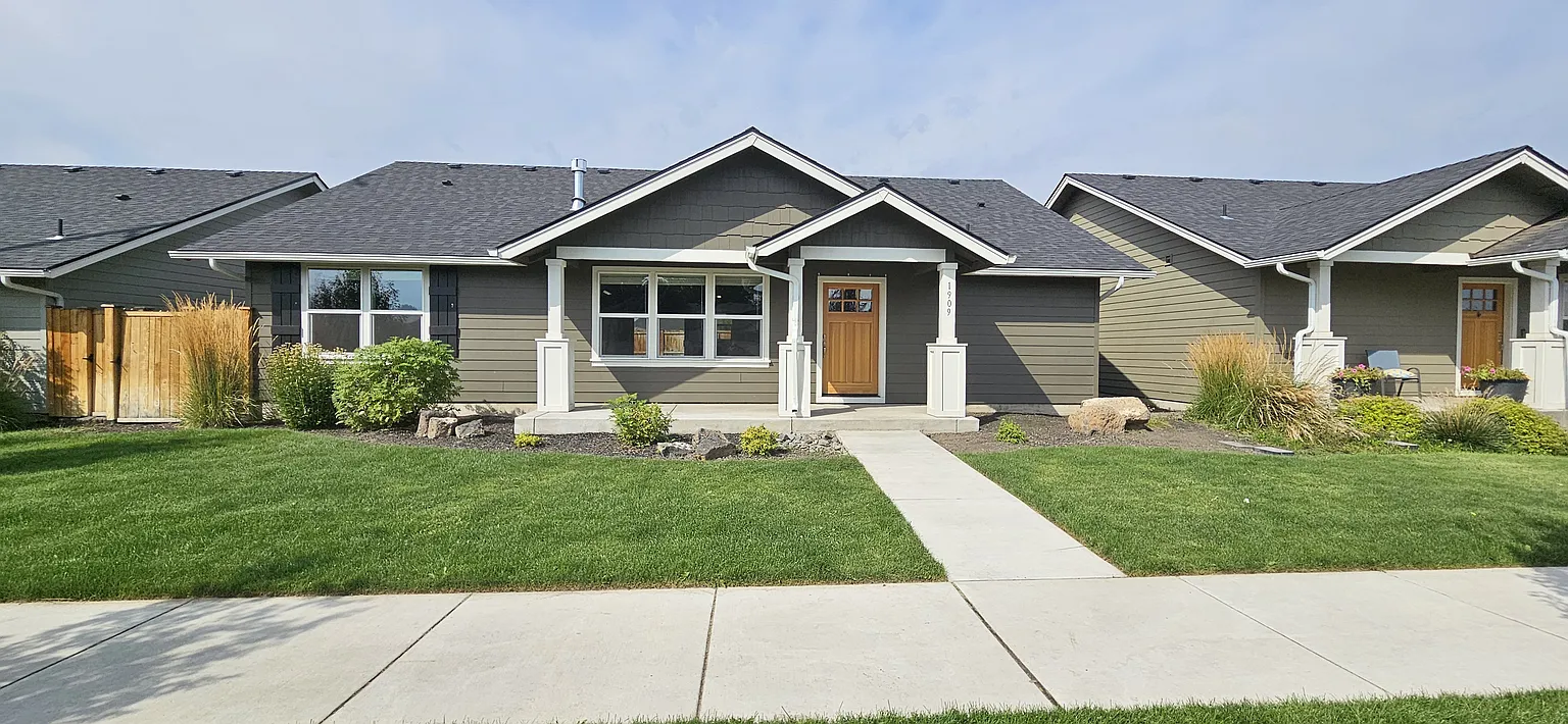 1909 NE 5th St photo 1