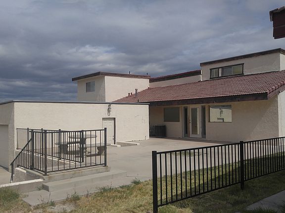 5th image of 390 Riverfront Dr