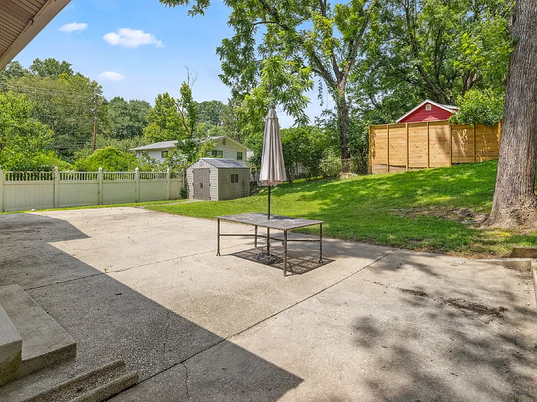 902 Leverton Rd — Photo 16