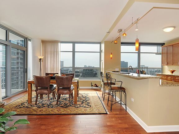 3rd image of 1600 S Prairie Ave #1801