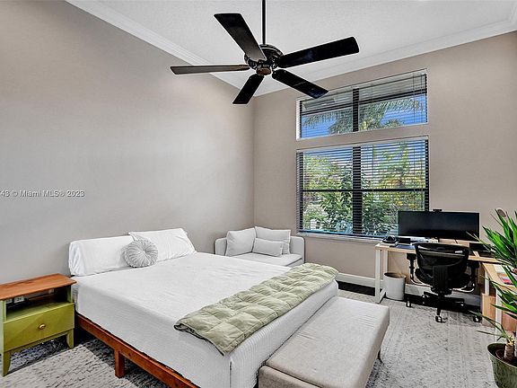 5th image of 375 Alexandra Cir