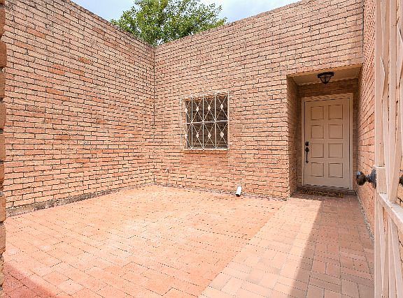5th image of 304 Uvalde Ave