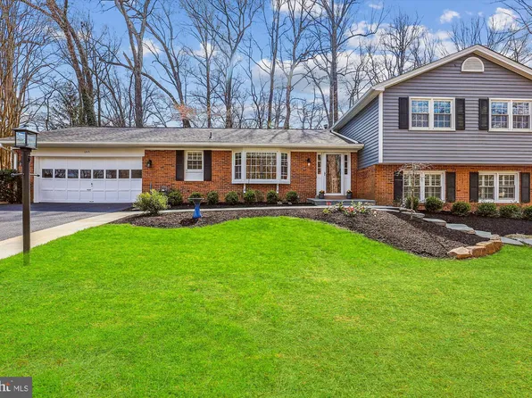 12113 Westwood Hills Dr, Herndon, VA 20171