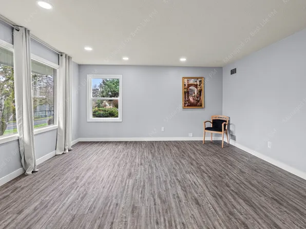 7331 SW Oak St, Portland, OR 97223