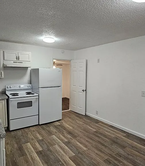 10716 Bennington Ave — Photo 10
