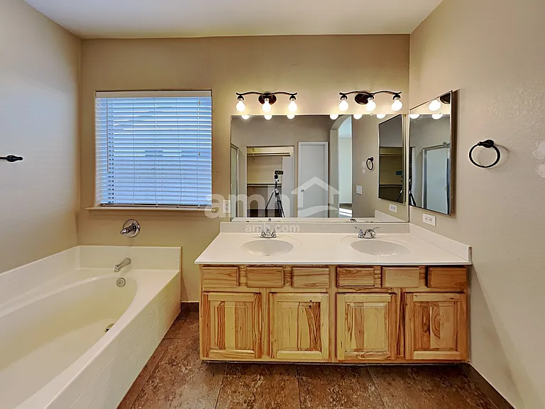 12566 W Cheery Lynn Rd — Photo 12