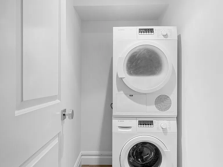 329 E 10th St #1 — Photo 6