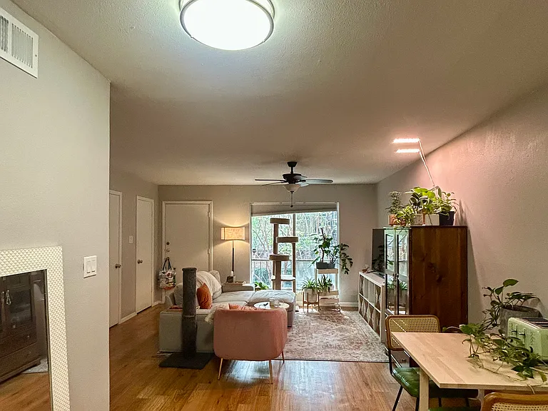 2207 Leon St #209 — Photo 1