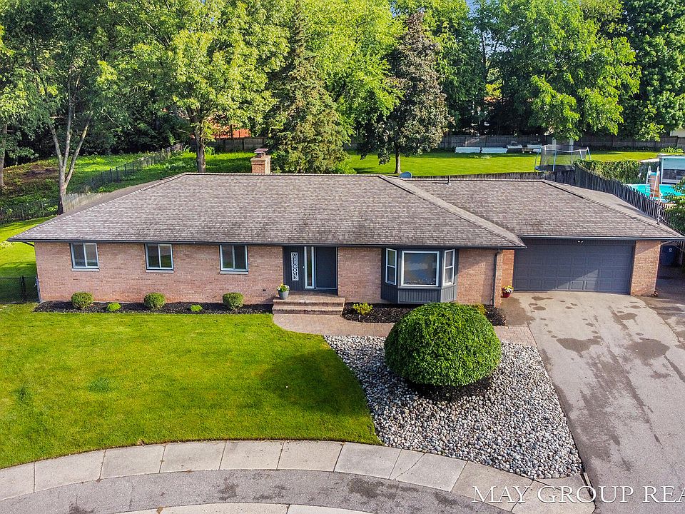 1st image of 2657 Manitoba Ct NE