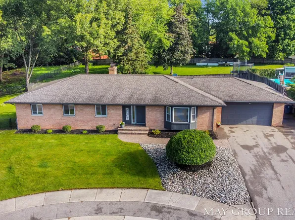 2657 Manitoba Ct NE, Grand Rapids, MI 49525