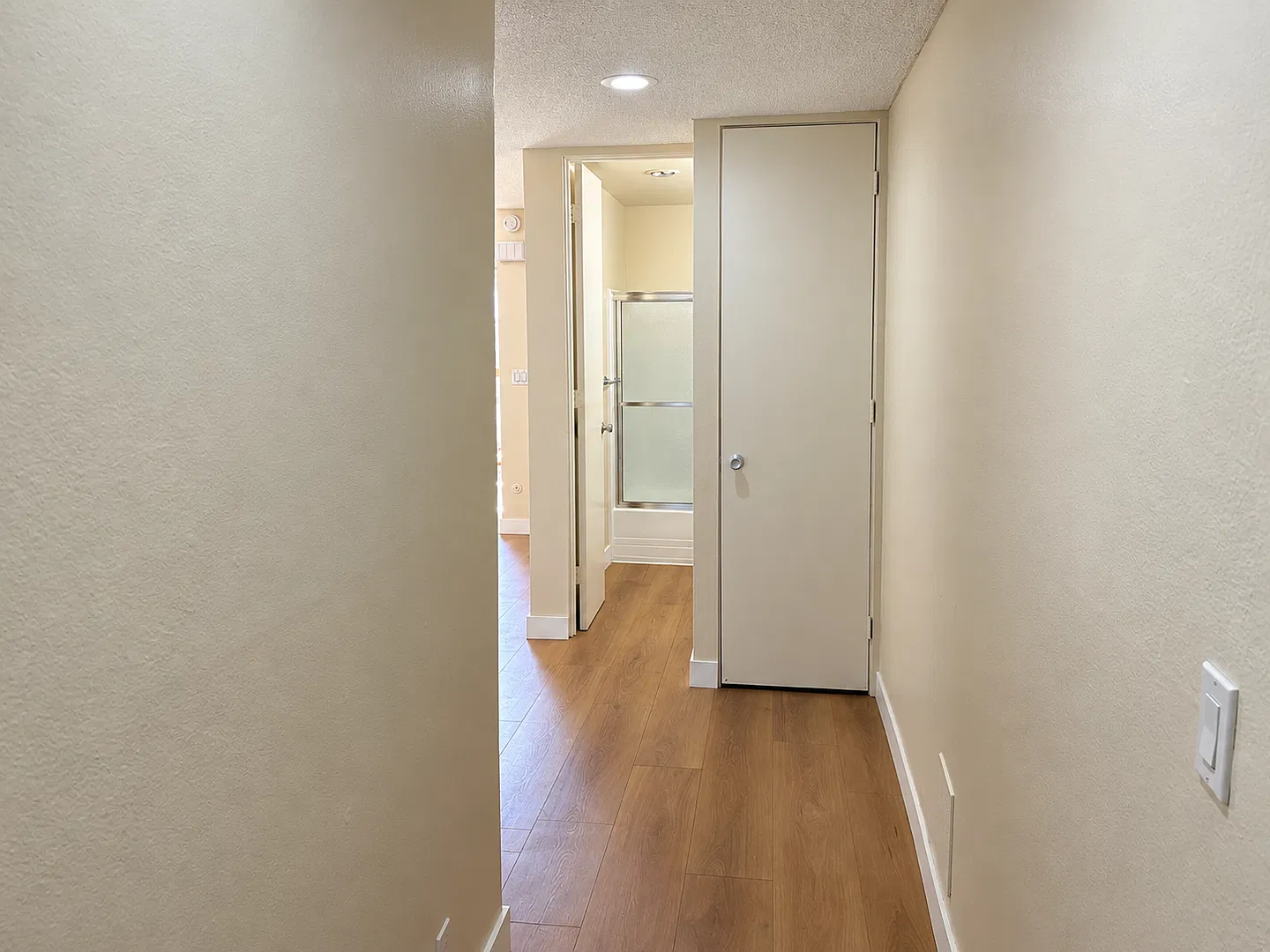 Spacious, Updated 1 Bedroom Apartment Private Patio, Parking & Great Location! — Photo 2