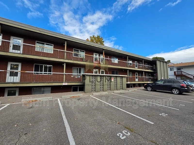 2 bed, 1.0 bath, 715 sqft, $1,395 — Photo 2