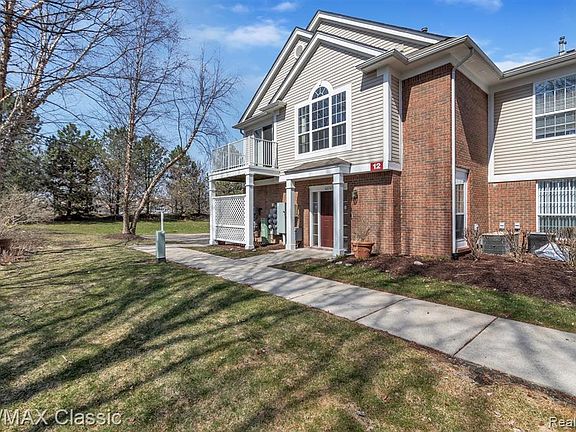 5th image of 16879 Dover Dr