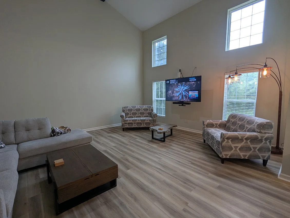 4 bed, 3.5 bath, 2300 sqft, $3,900 — Photo 3