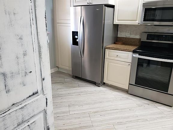5th image of 3 Harbour Isle Dr E Unit 204